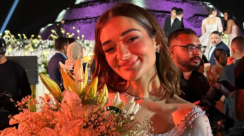 عروسة بحر.. إطلالة ملك زاهر في حفل زفاف شقيقتها ليلى